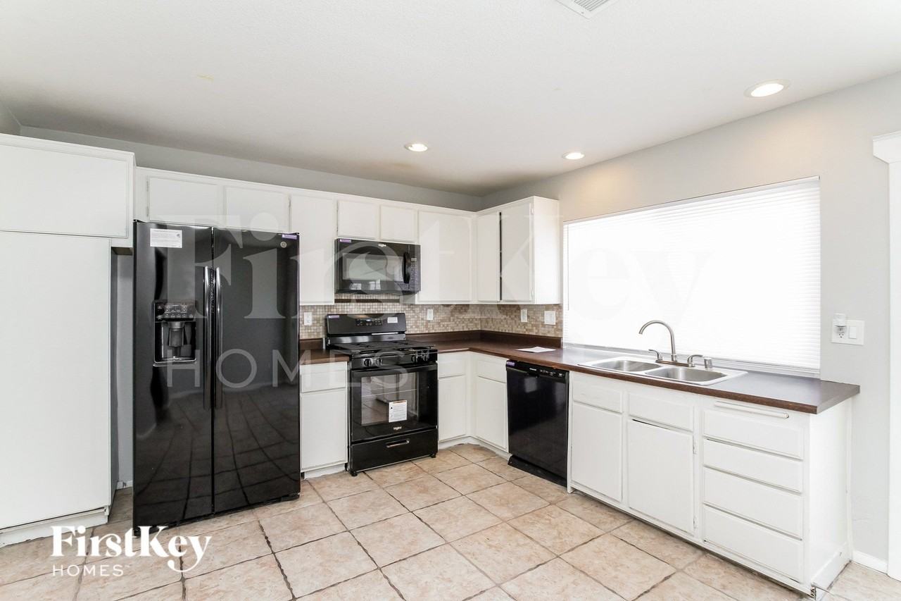 5909 San Fernando Dr - Photo 6 of 15