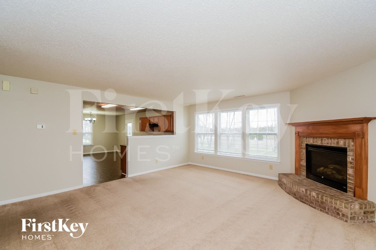 5661 Grassy Bank Dr - Photo 2 of 16