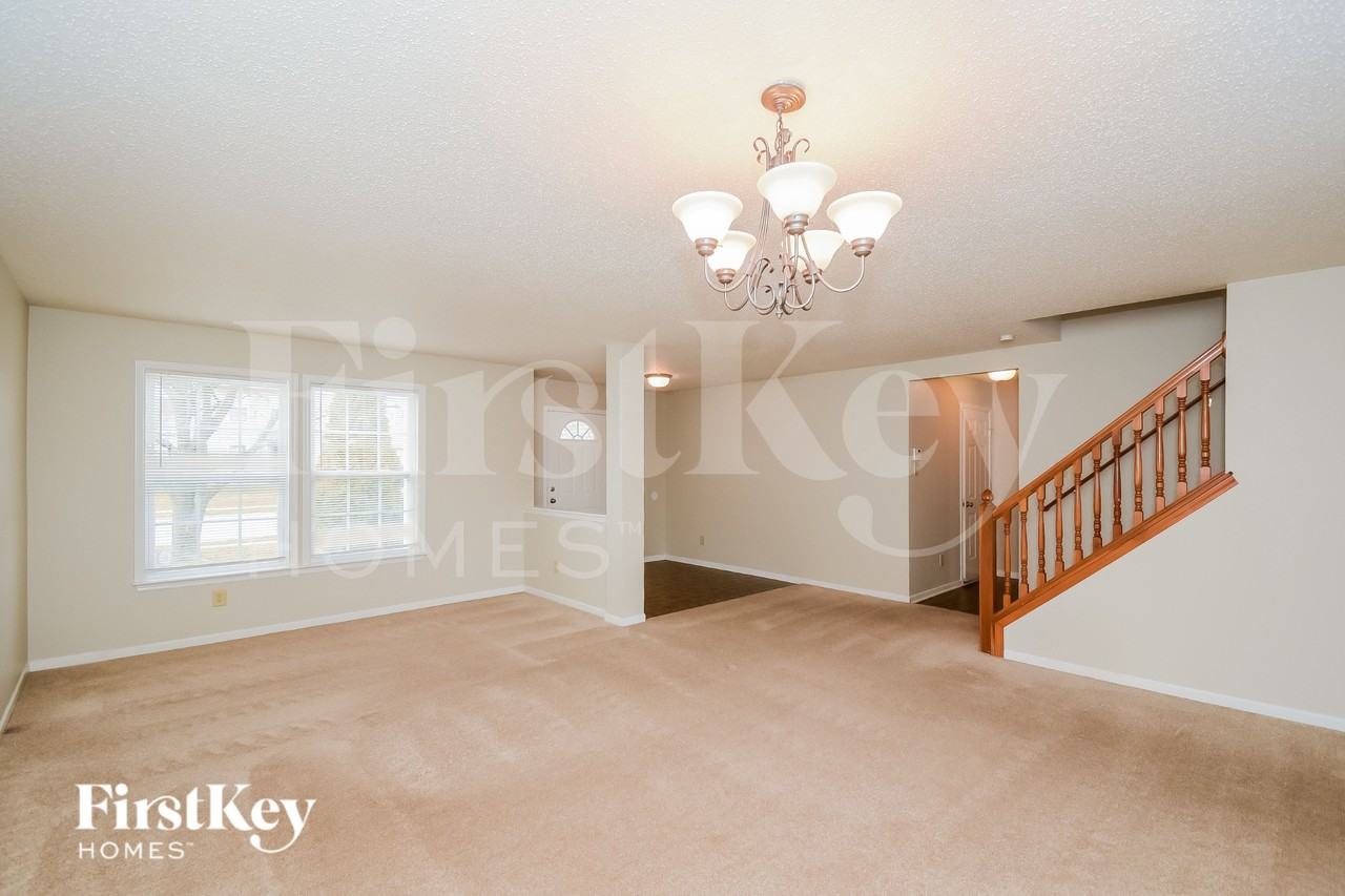 5661 Grassy Bank Dr - Photo 3 of 16