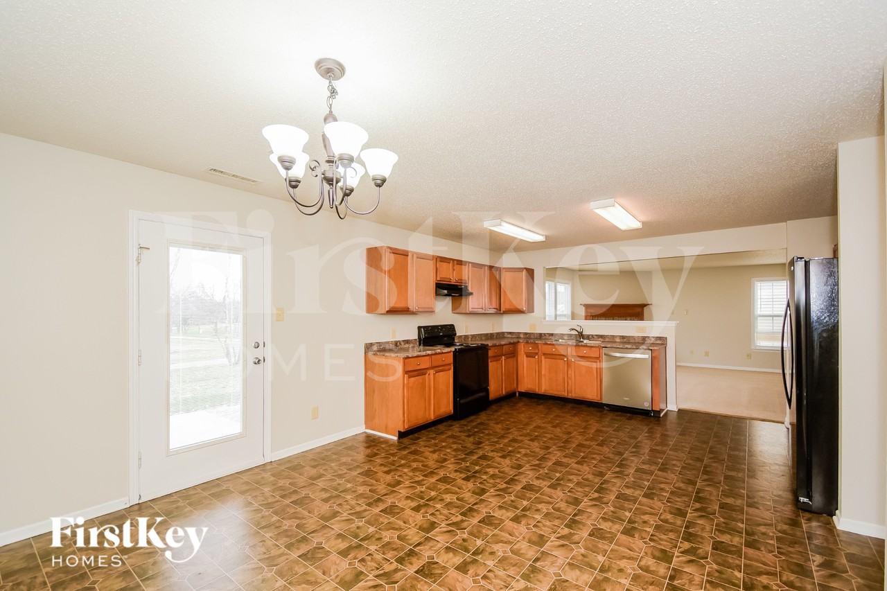 5661 Grassy Bank Dr - Photo 4 of 16