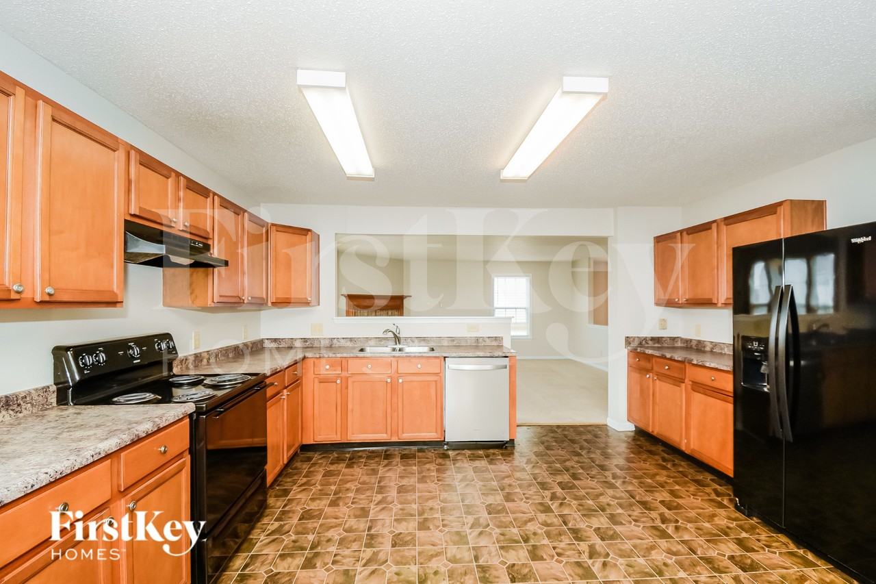 5661 Grassy Bank Dr - Photo 5 of 16