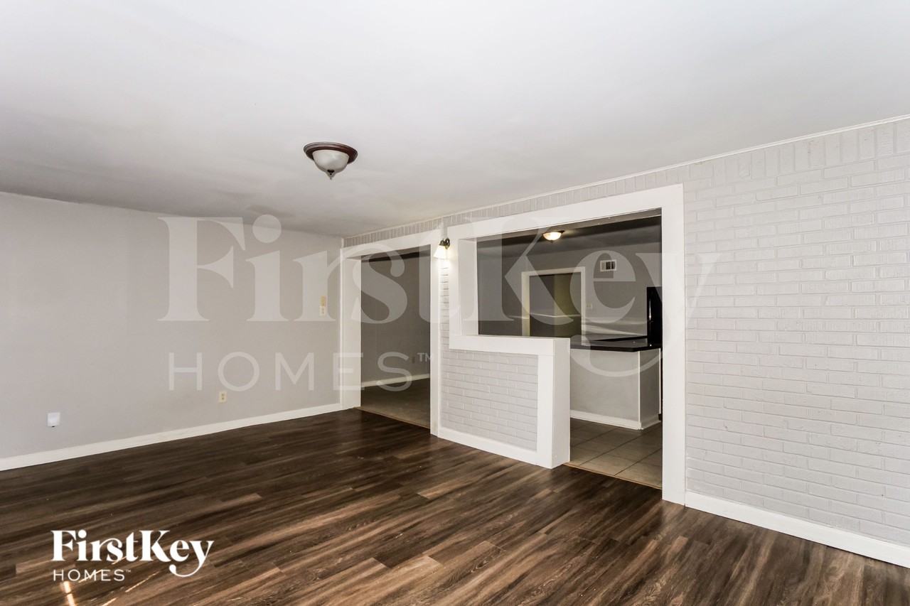5183 Warfield Dr - Photo 5 of 16