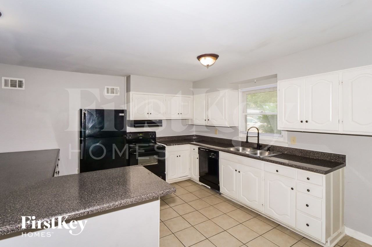 5183 Warfield Dr - Photo 7 of 16