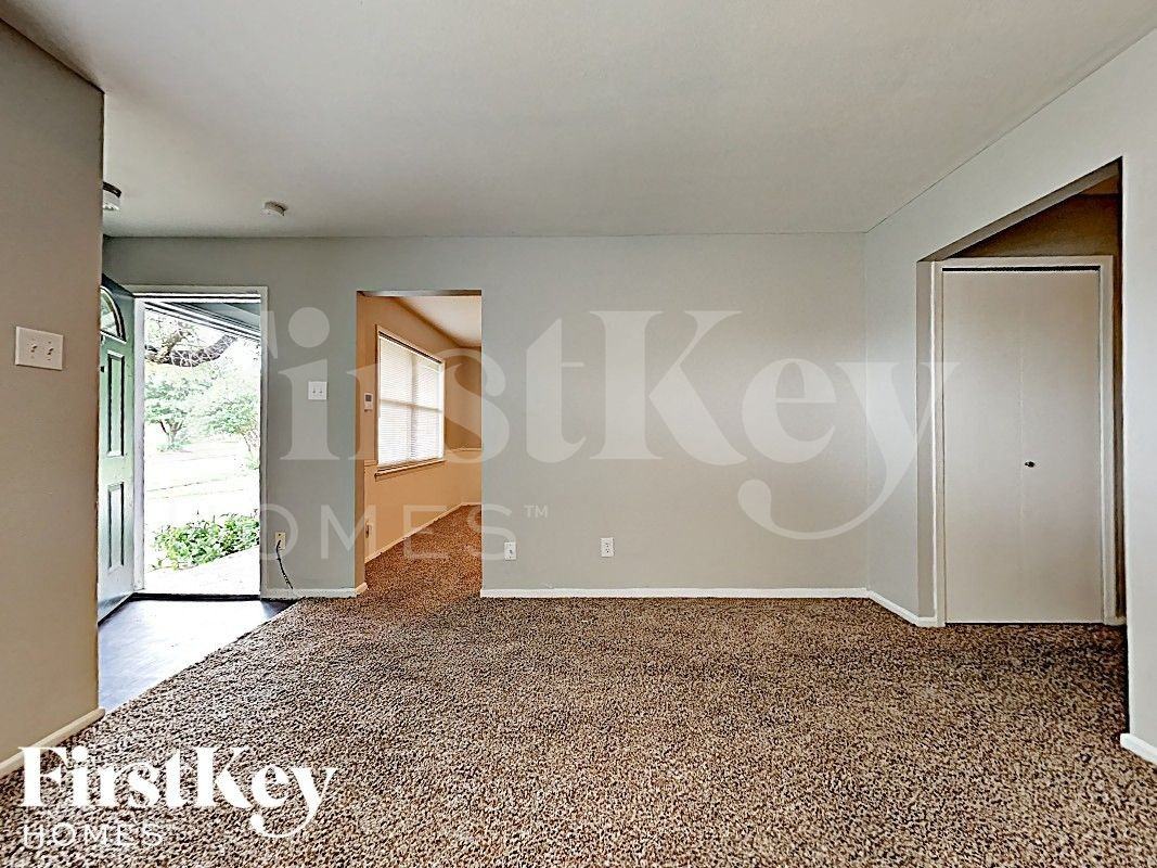 4639 Nettleton Dr - Photo 2 of 13