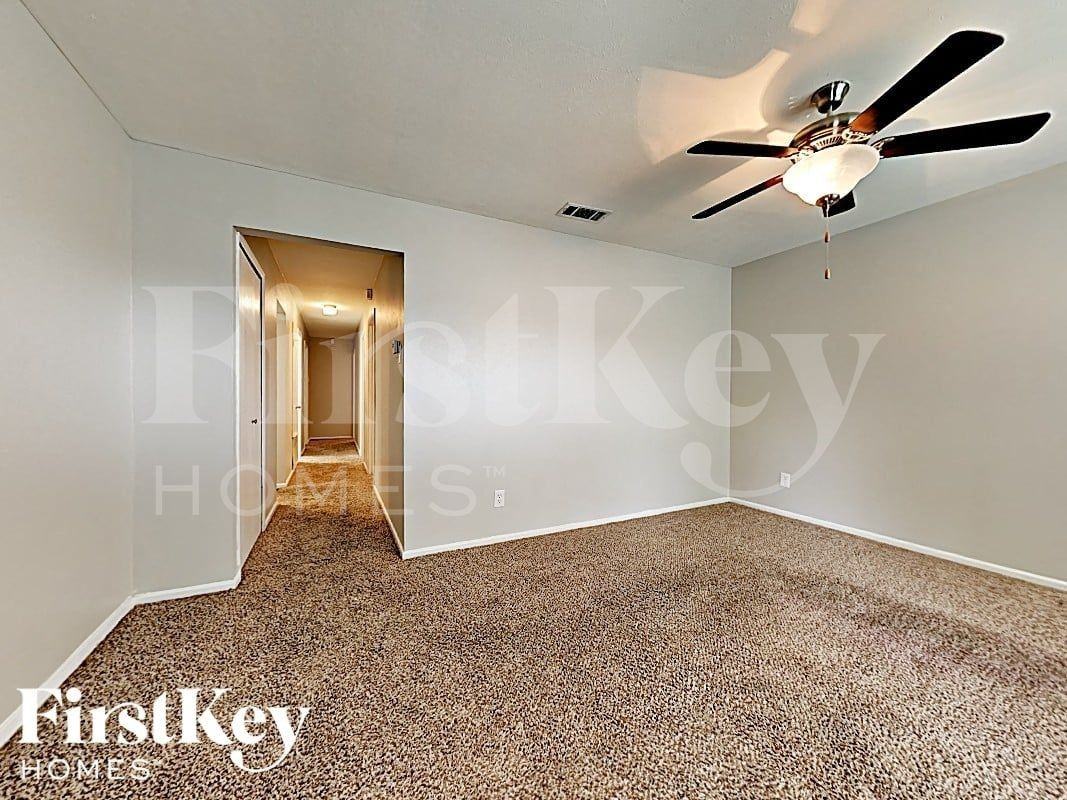 4639 Nettleton Dr - Photo 3 of 13