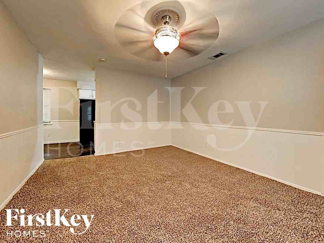 4639 Nettleton Dr - Photo 4 of 13