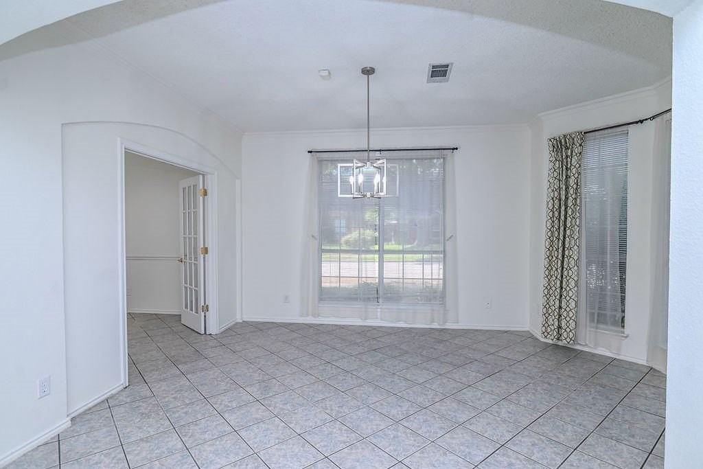 2100 Newport Dr - Photo 6 of 39