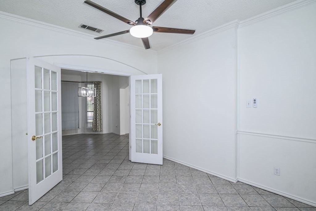 2100 Newport Dr - Photo 7 of 39