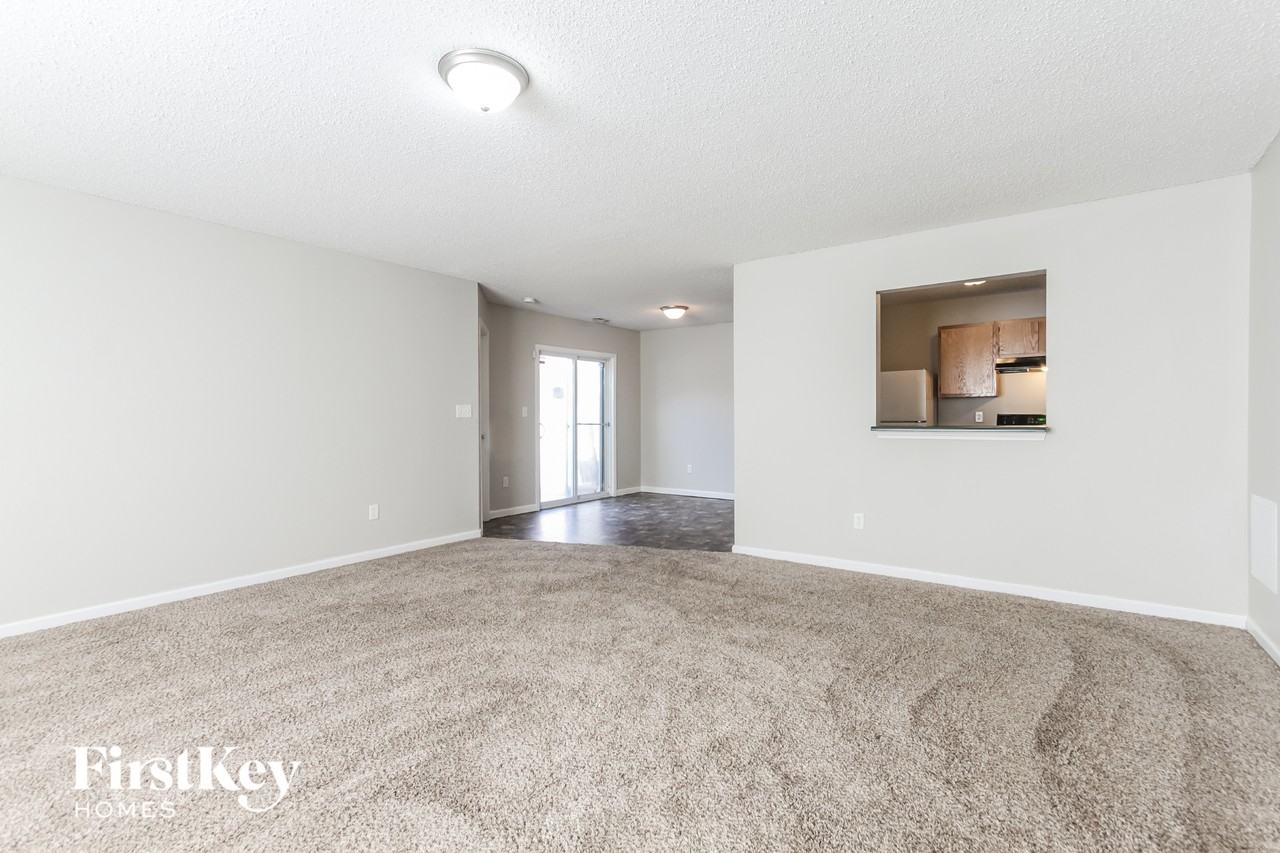 3912 Roundwood Dr - Photo 2 of 15