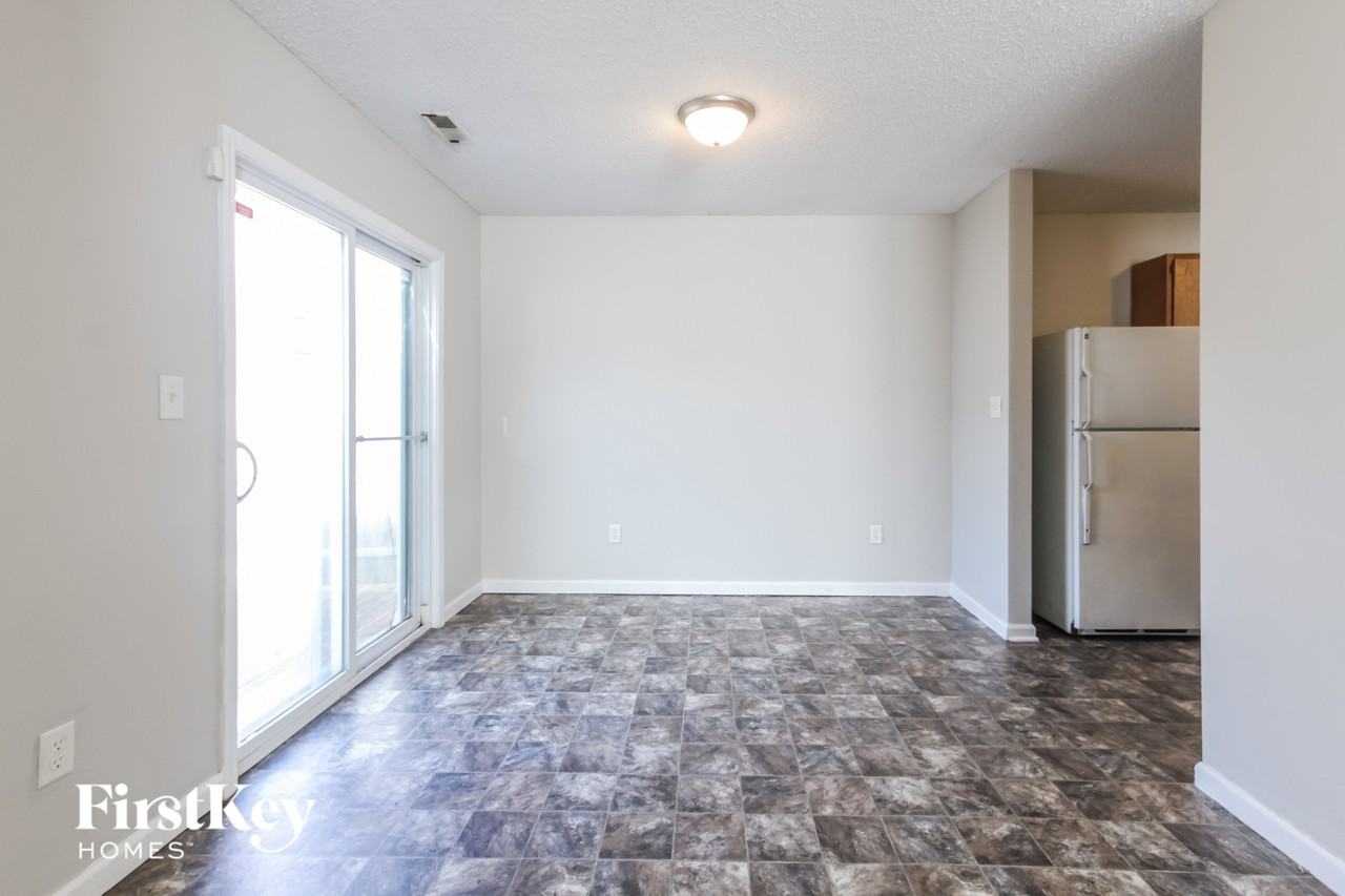 3912 Roundwood Dr - Photo 6 of 15