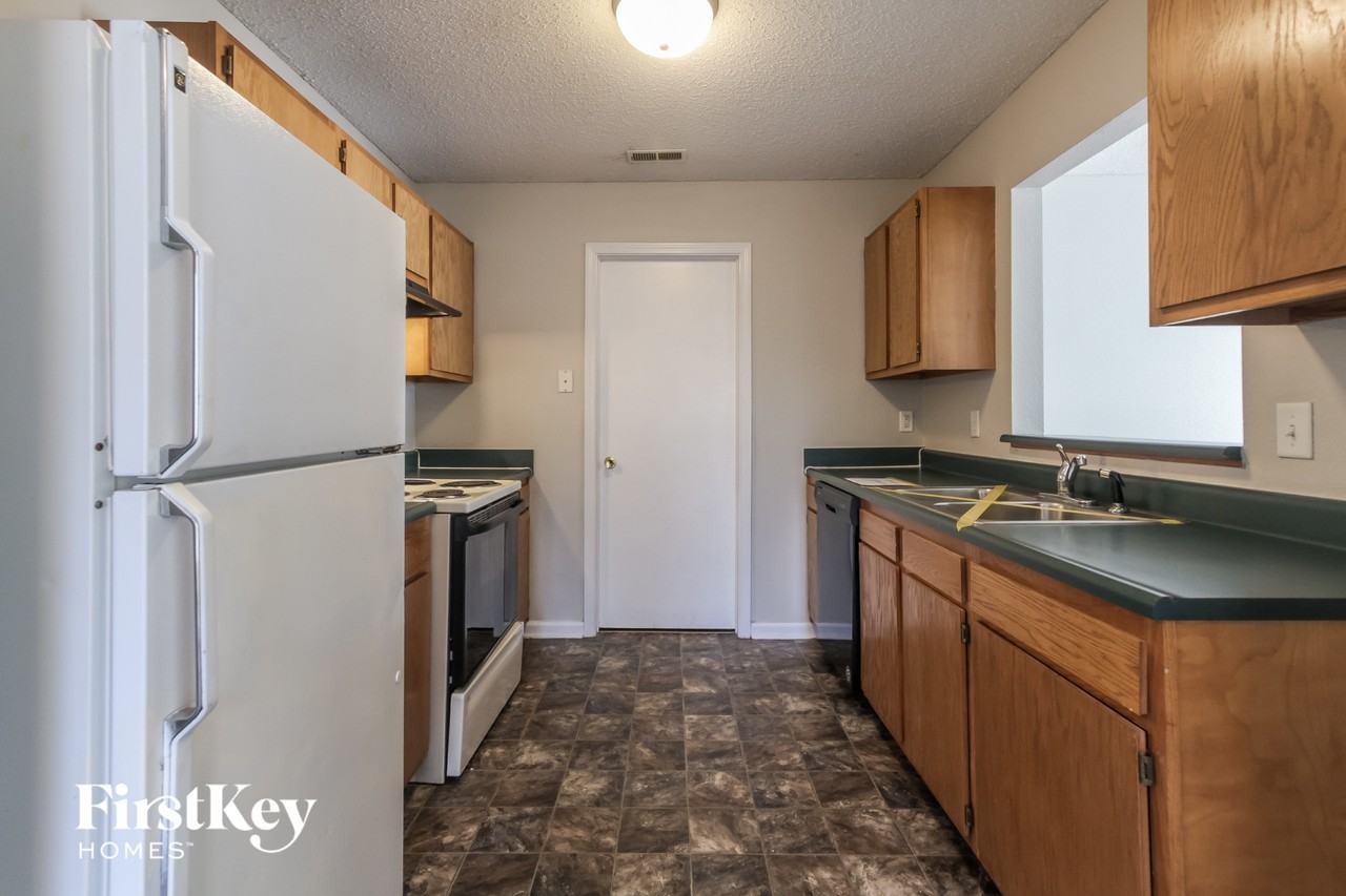 3912 Roundwood Dr - Photo 7 of 15