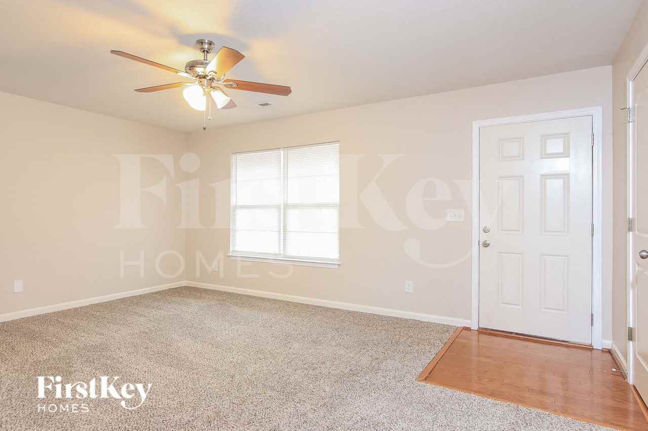 358 Randolph Dr - Photo 5 of 16