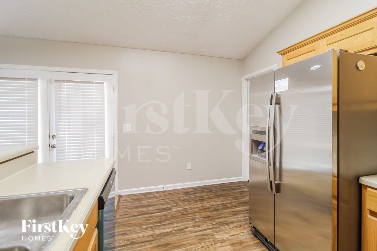 3558 Wesley Dr - Photo 6 of 16