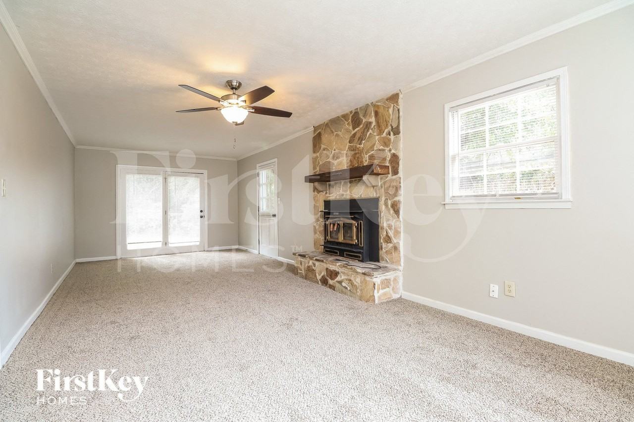 3461 Underwood Rd Se - Photo 2 of 15