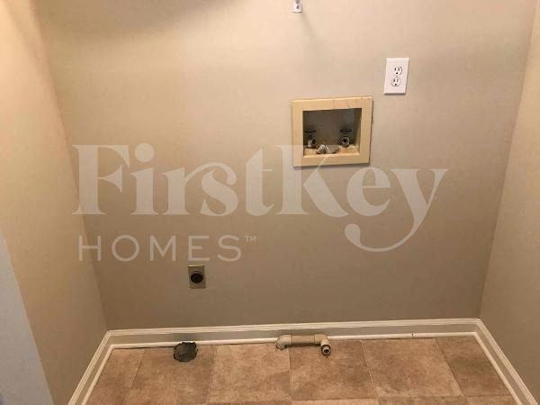 2910 Paces Woods Dr - Photo 2 of 15