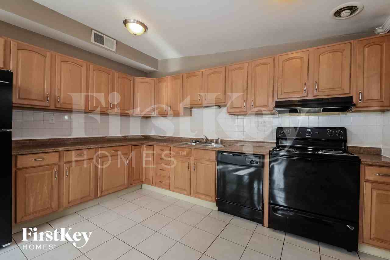 2860 Holiday Hill Dr - Photo 6 of 17