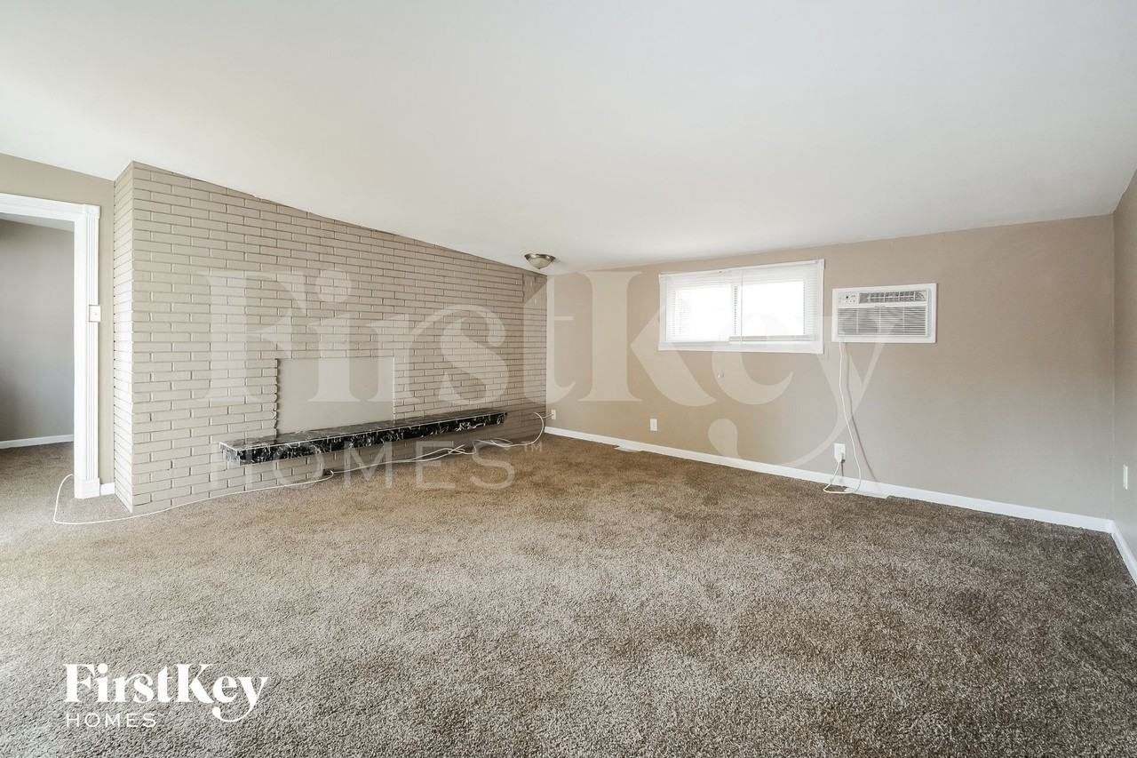 2860 Holiday Hill Dr - Photo 7 of 17