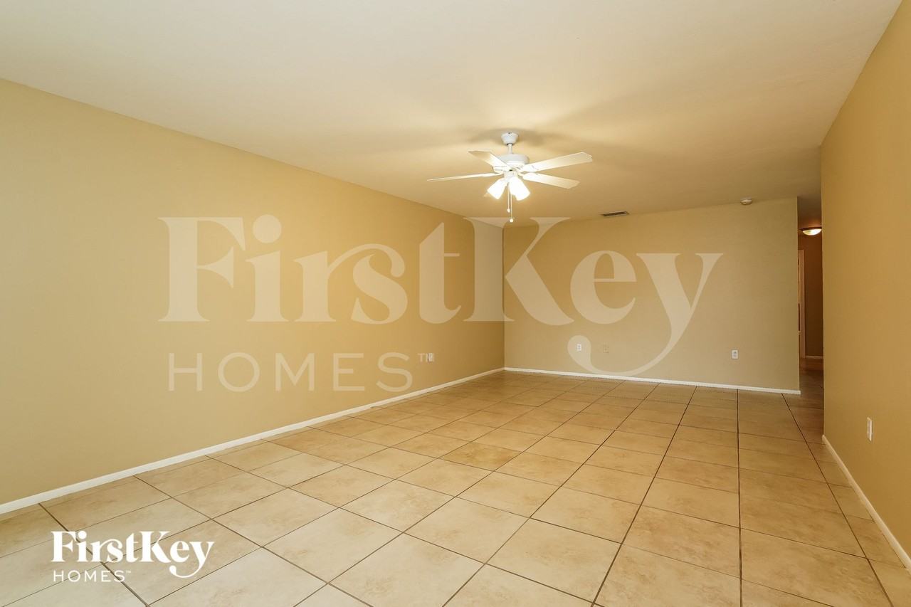 2719 Nw 7th Ter - Photo 2 of 15