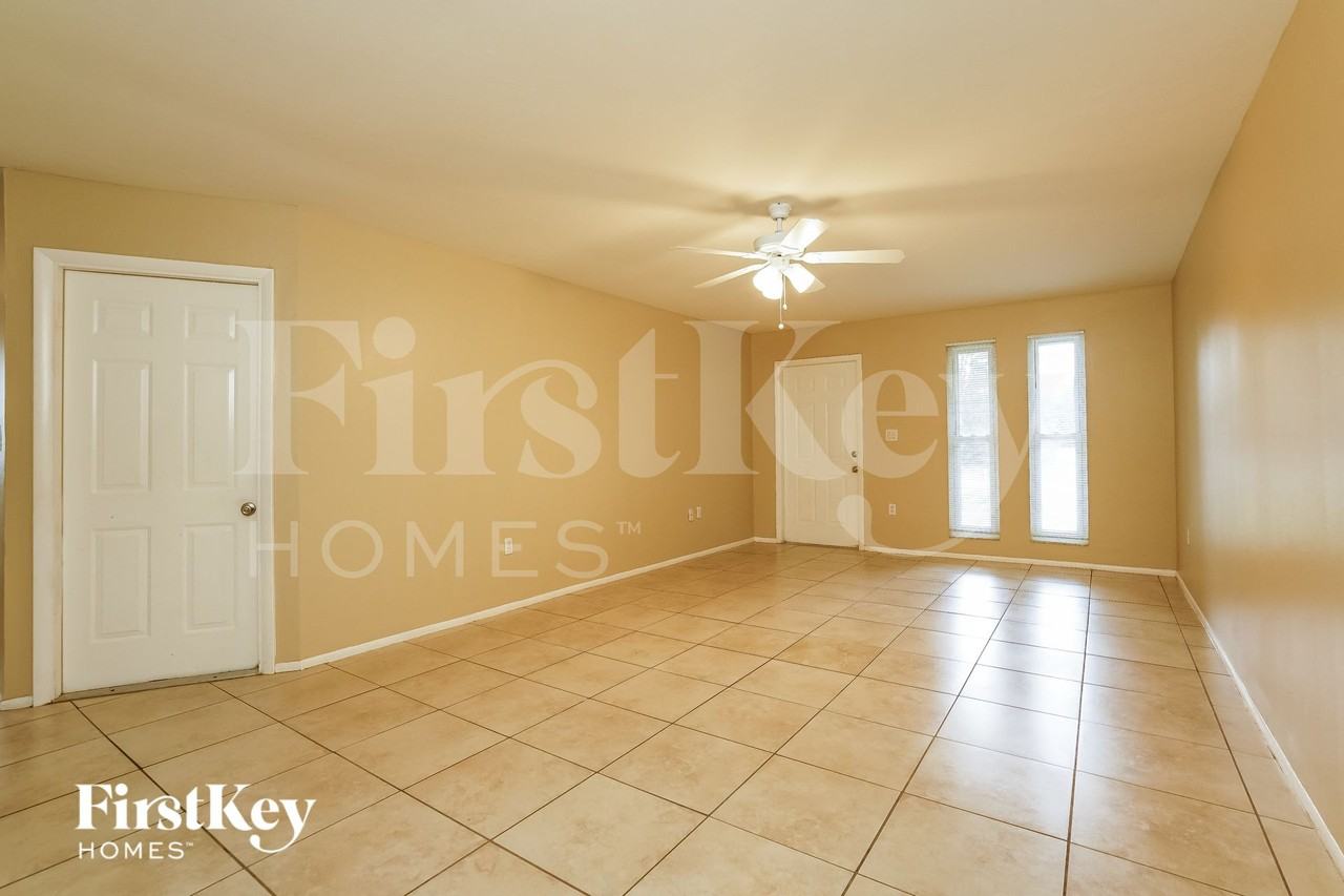 2719 Nw 7th Ter - Photo 3 of 15