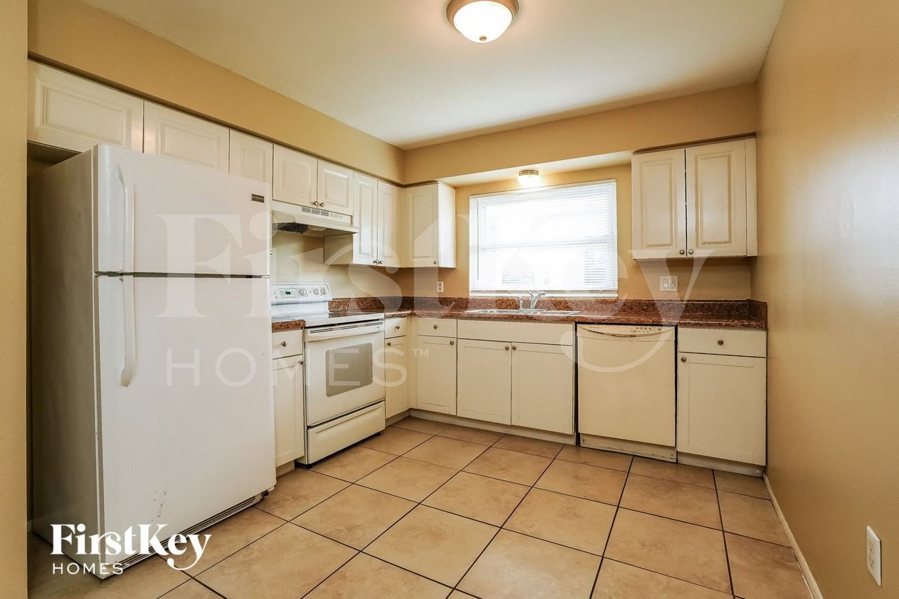 2719 Nw 7th Ter - Photo 6 of 15