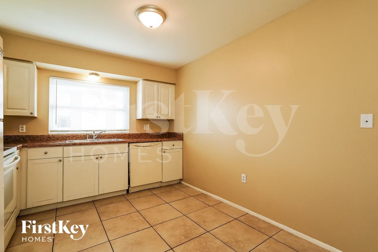 2719 Nw 7th Ter - Photo 7 of 15