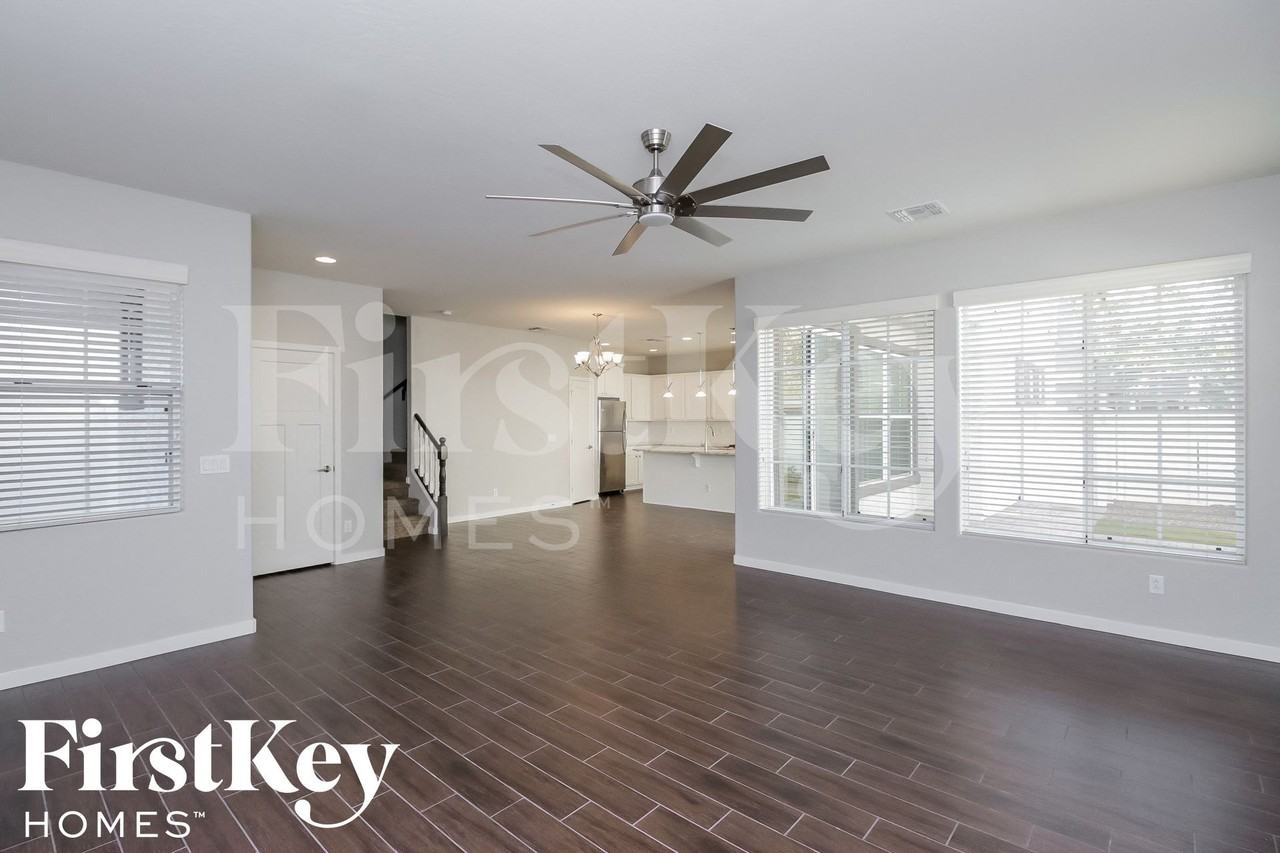 2633 S Tobin - Photo 3 of 15