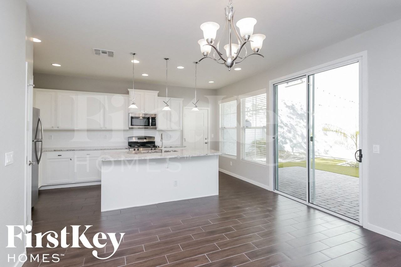 2633 S Tobin - Photo 4 of 15