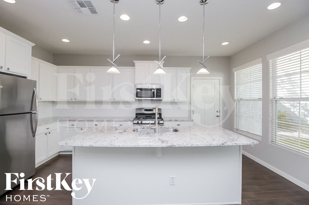 2633 S Tobin - Photo 5 of 15