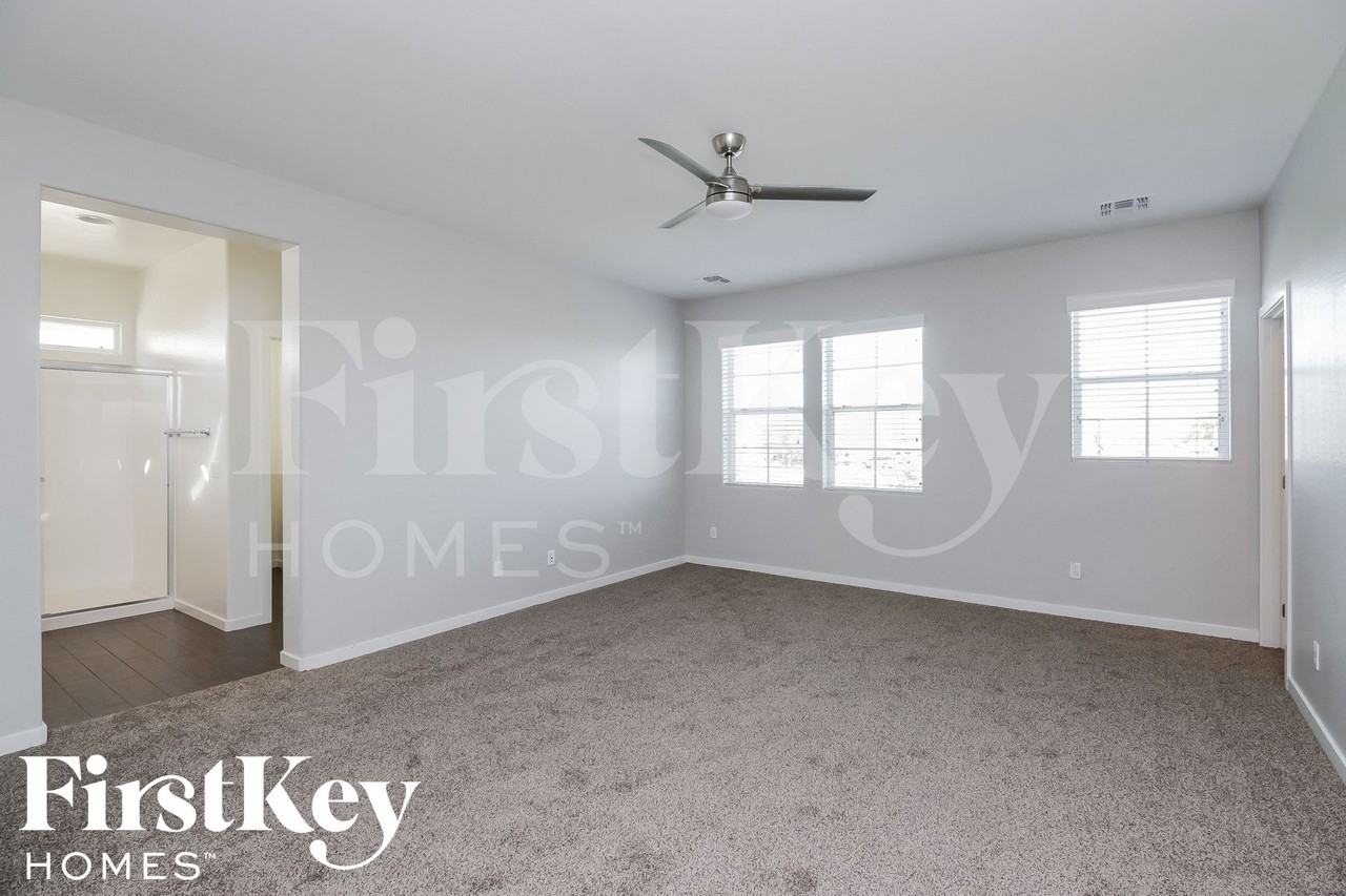 2633 S Tobin - Photo 7 of 15
