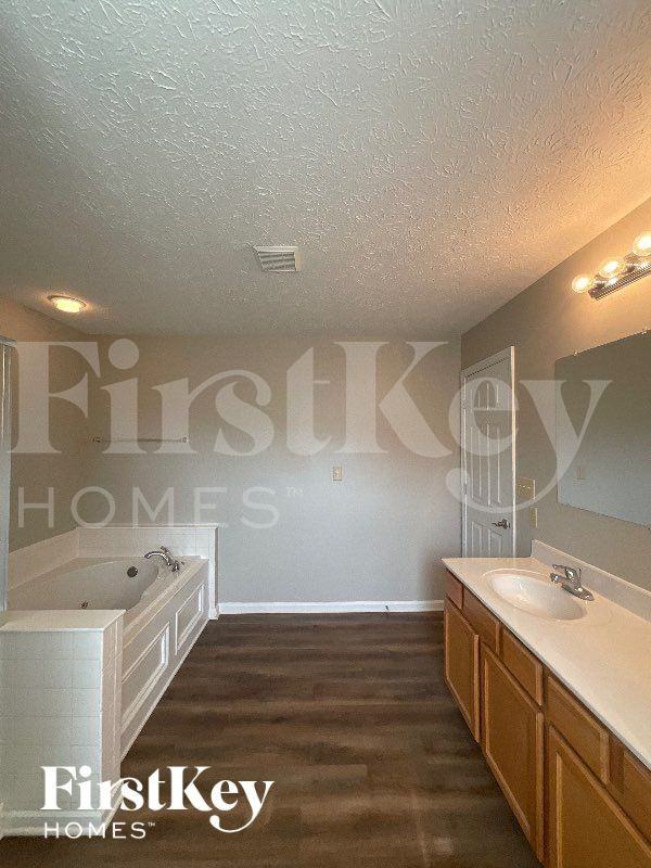 2377 Willowview Dr - Photo 3 of 3