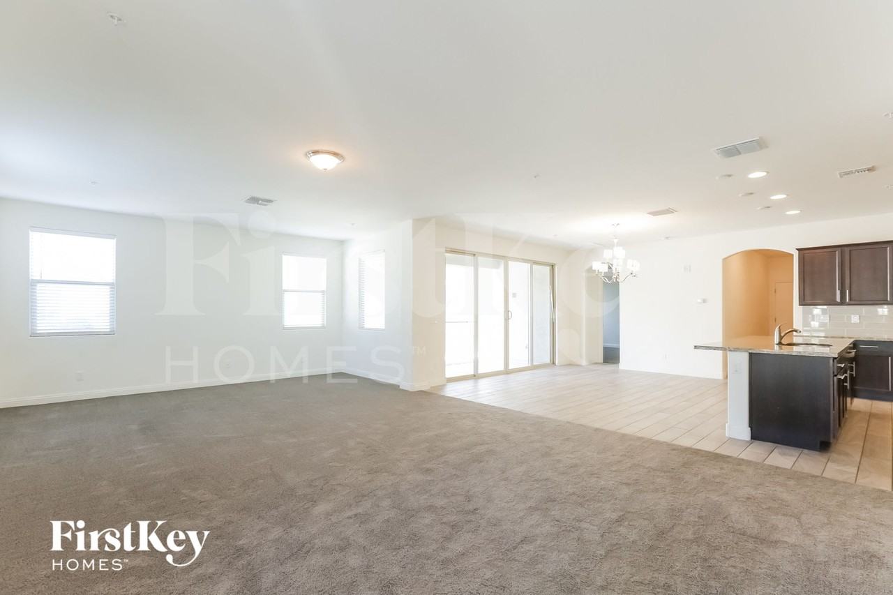 2247 N Riley Rd - Photo 3 of 15
