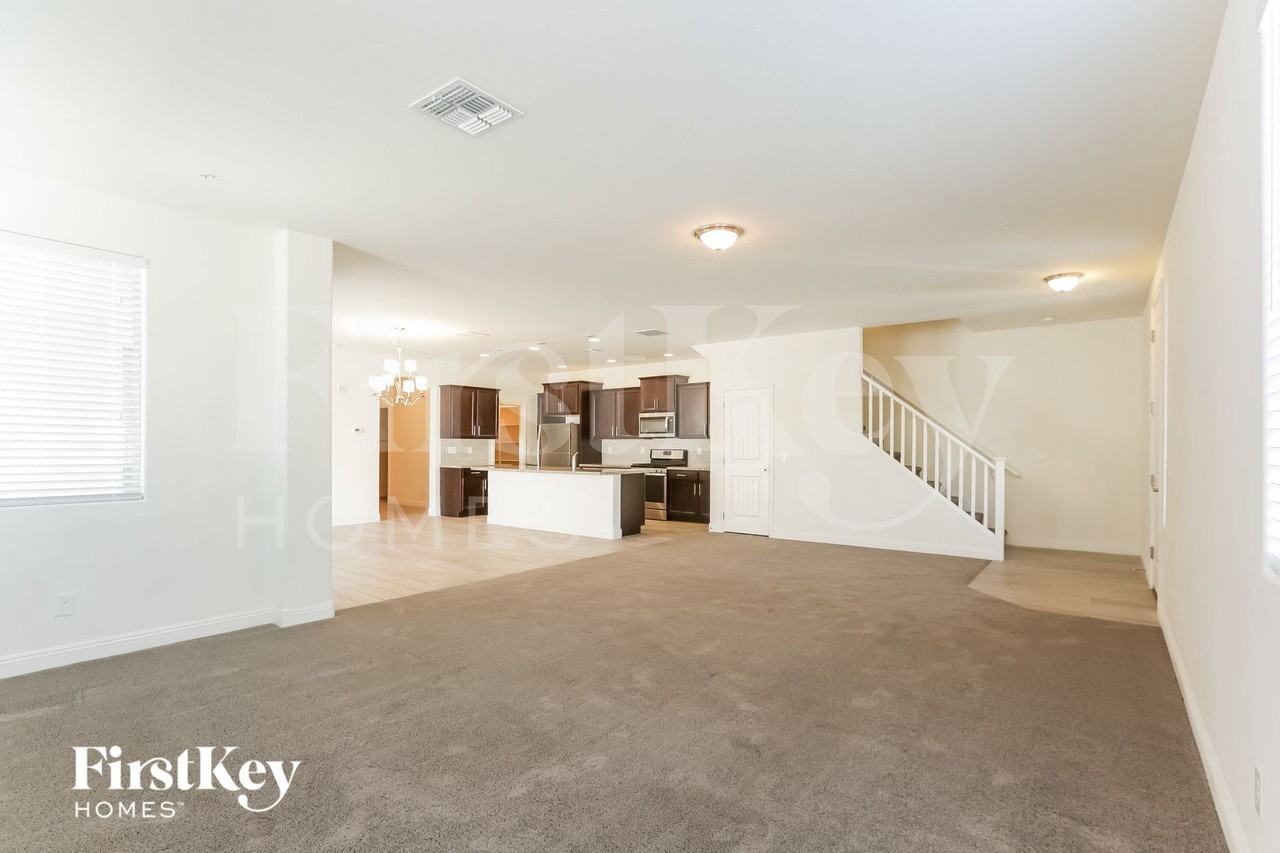 2247 N Riley Rd - Photo 4 of 15