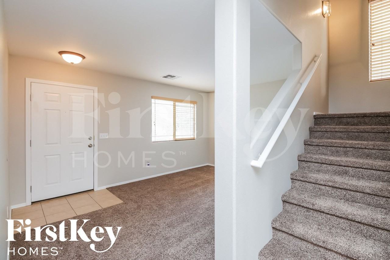 1844 E Omega Dr - Photo 2 of 15