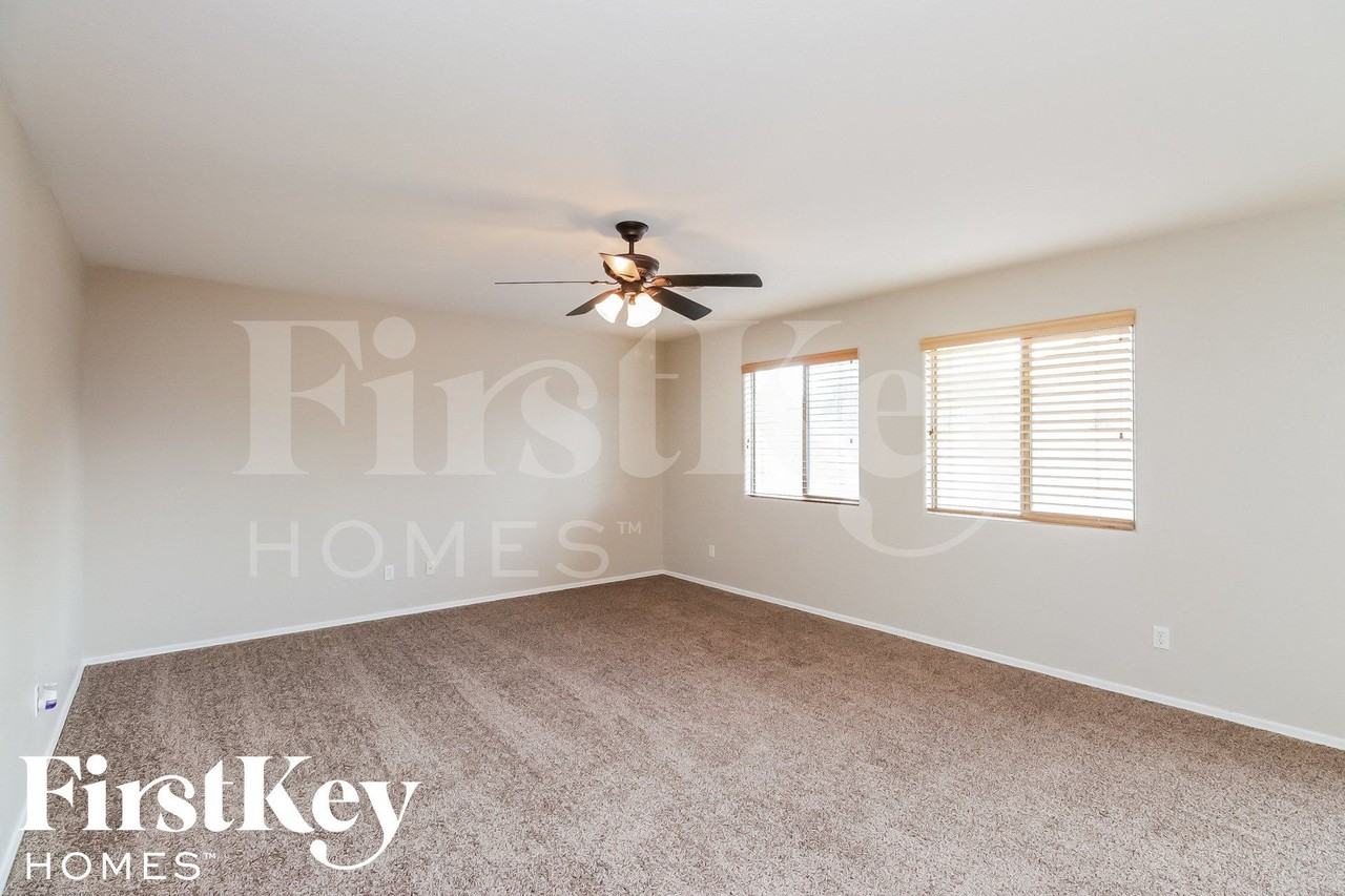 1844 E Omega Dr - Photo 3 of 15