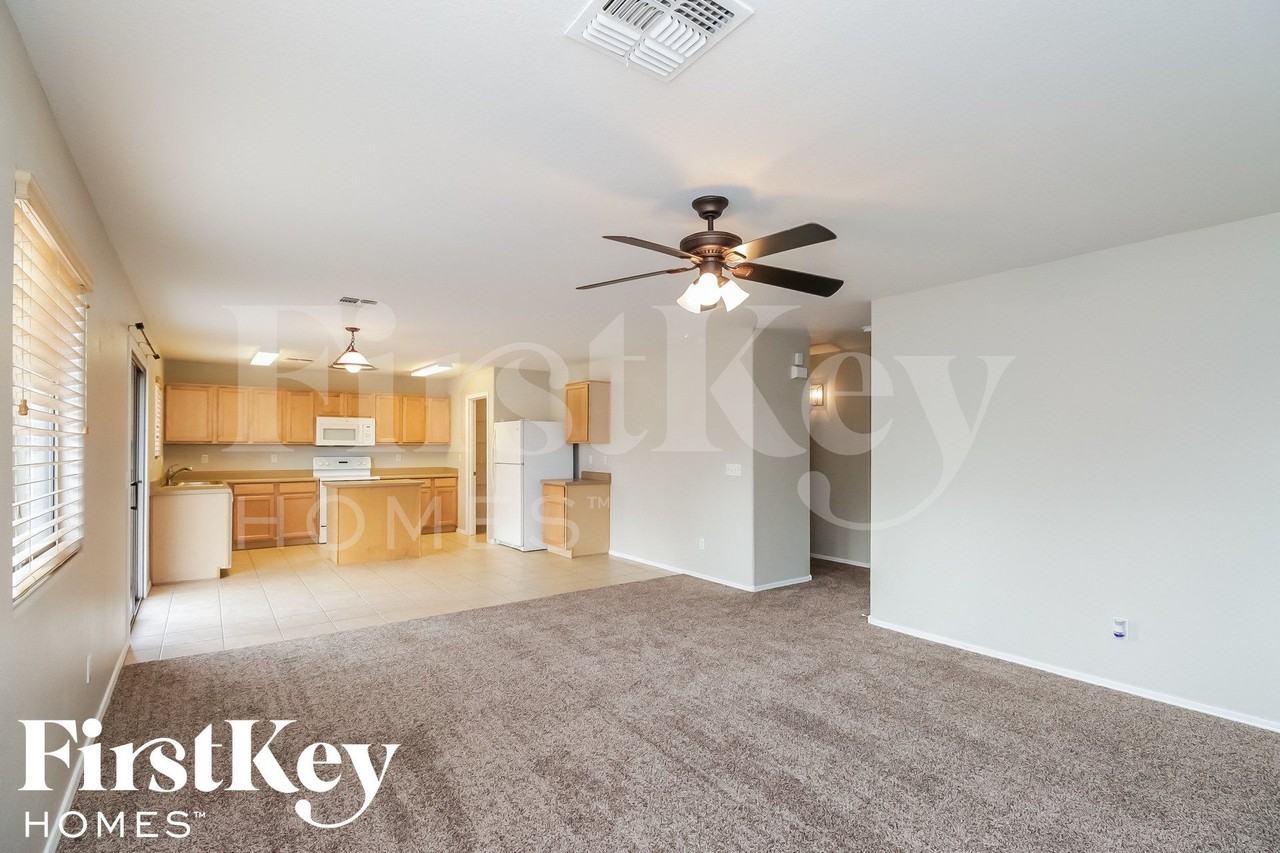 1844 E Omega Dr - Photo 5 of 15