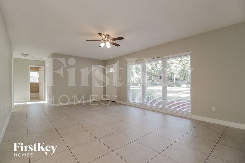 1833 Pineview Cir - Photo 2 of 15