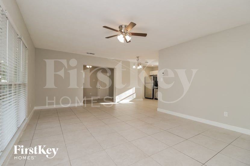1833 Pineview Cir - Photo 4 of 15