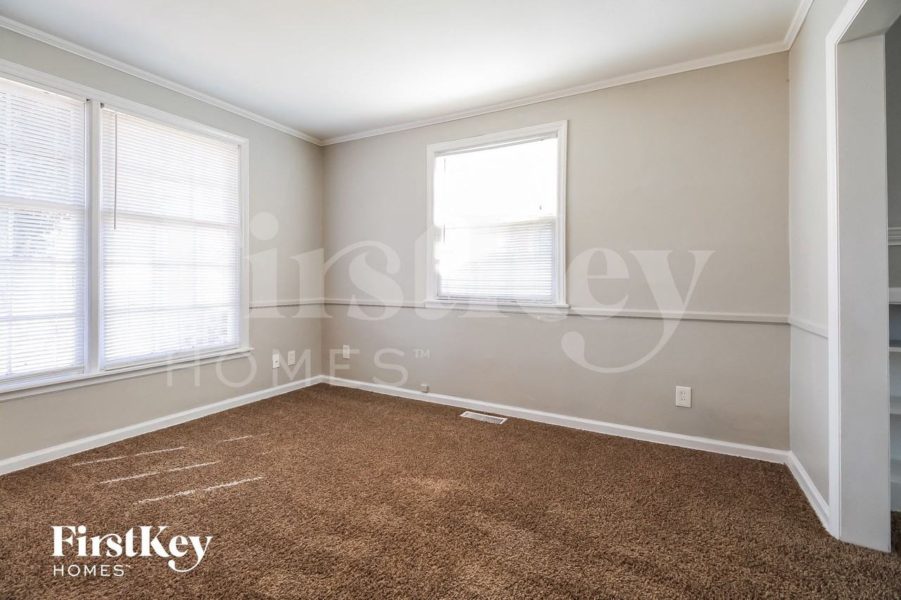 1723 S Crescent Ave - Photo 4 of 15