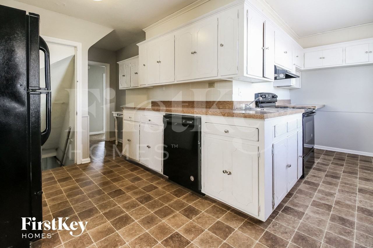 1723 S Crescent Ave - Photo 5 of 15