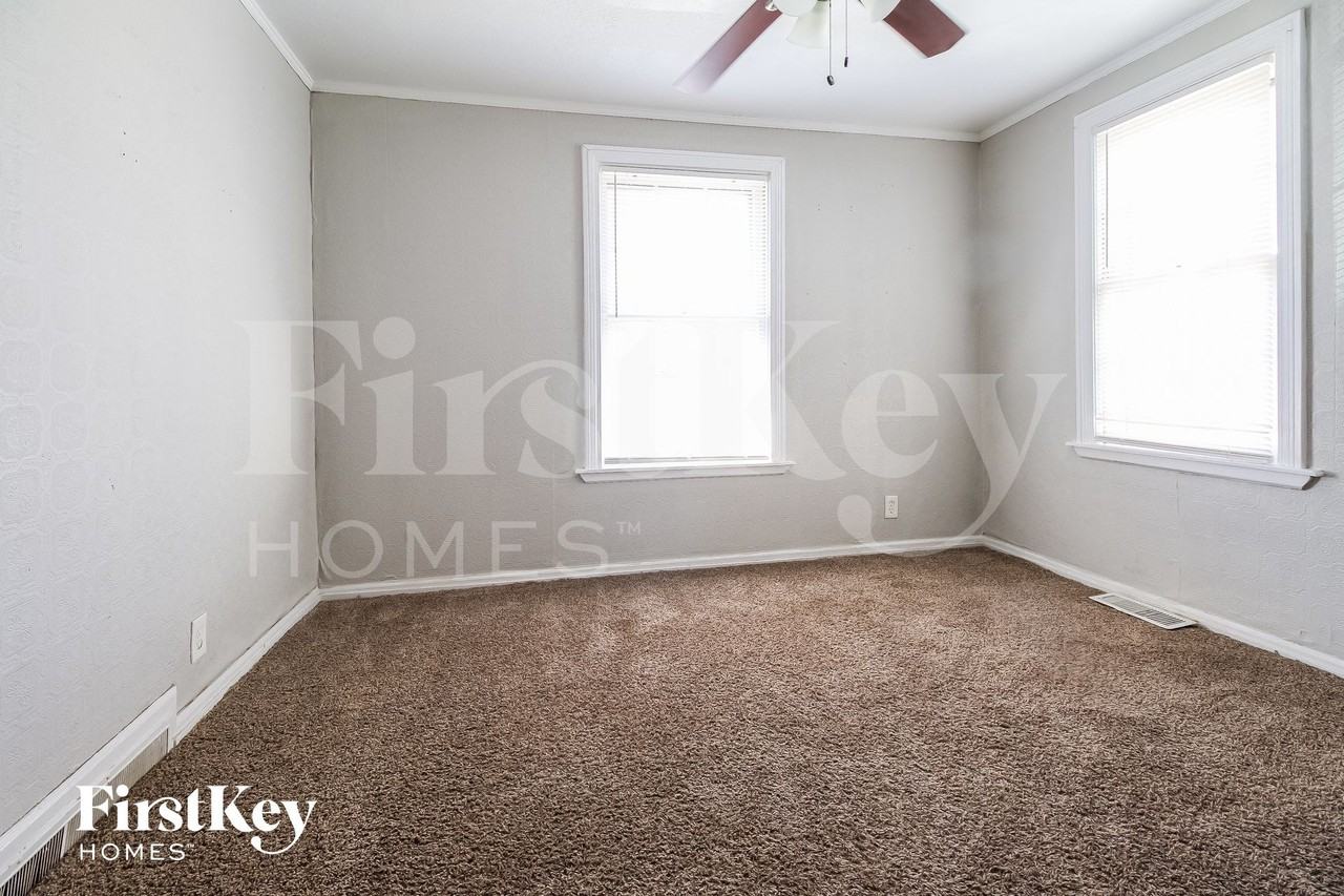 1723 S Crescent Ave - Photo 6 of 15