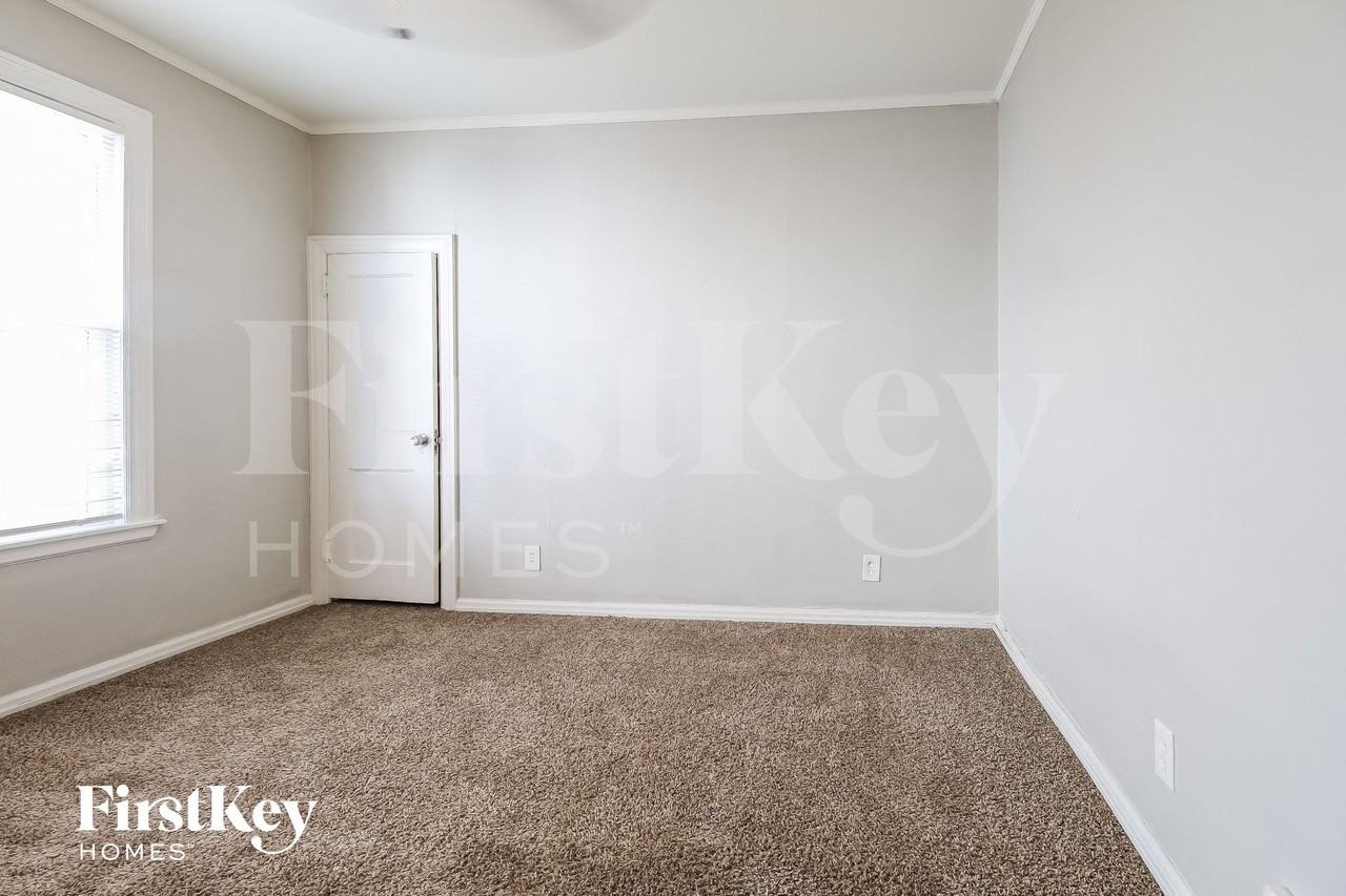 1723 S Crescent Ave - Photo 7 of 15