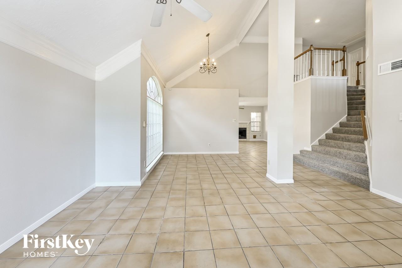 15966 Oak Mountain Dr - Photo 2 of 14