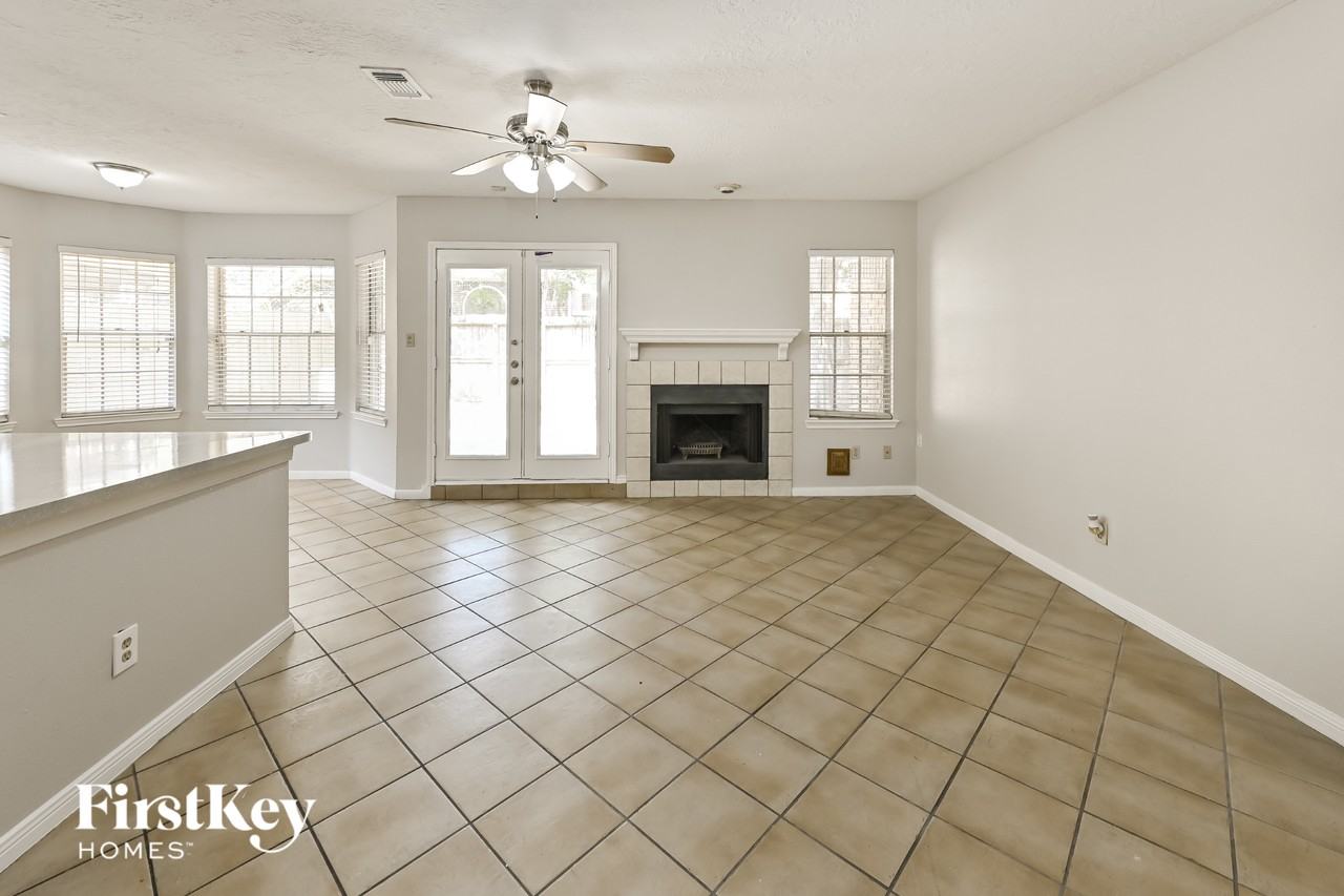 15966 Oak Mountain Dr - Photo 3 of 14