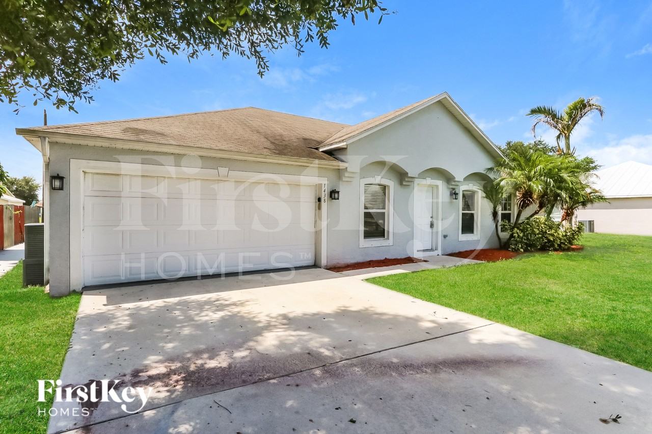 1438 Sw Paar Dr - Photo 2 of 16