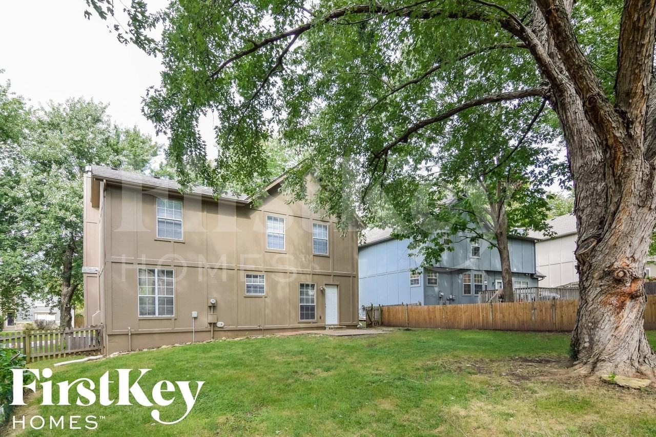 1424 N Lucy Montgomery Way - Photo 2 of 2