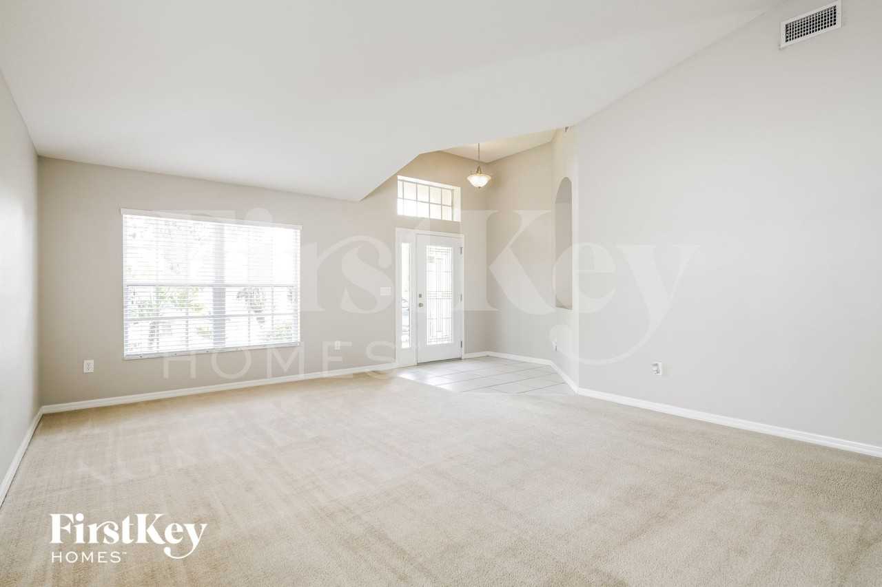 13927 Chalk Hill Pl - Photo 3 of 15