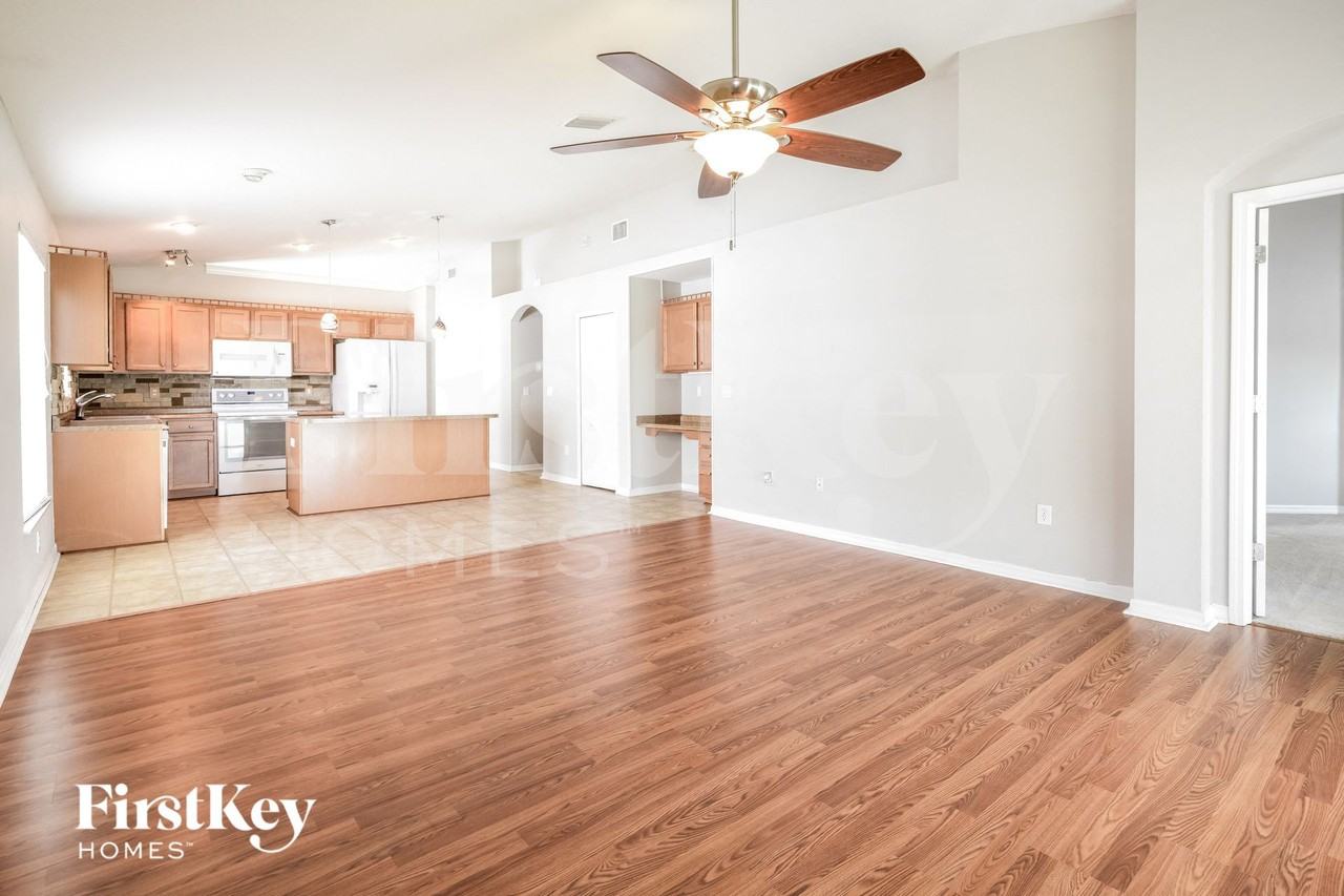 13927 Chalk Hill Pl - Photo 4 of 15