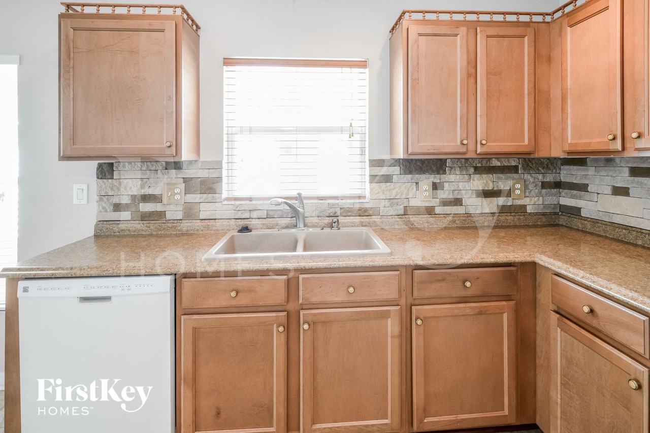 13927 Chalk Hill Pl - Photo 5 of 15