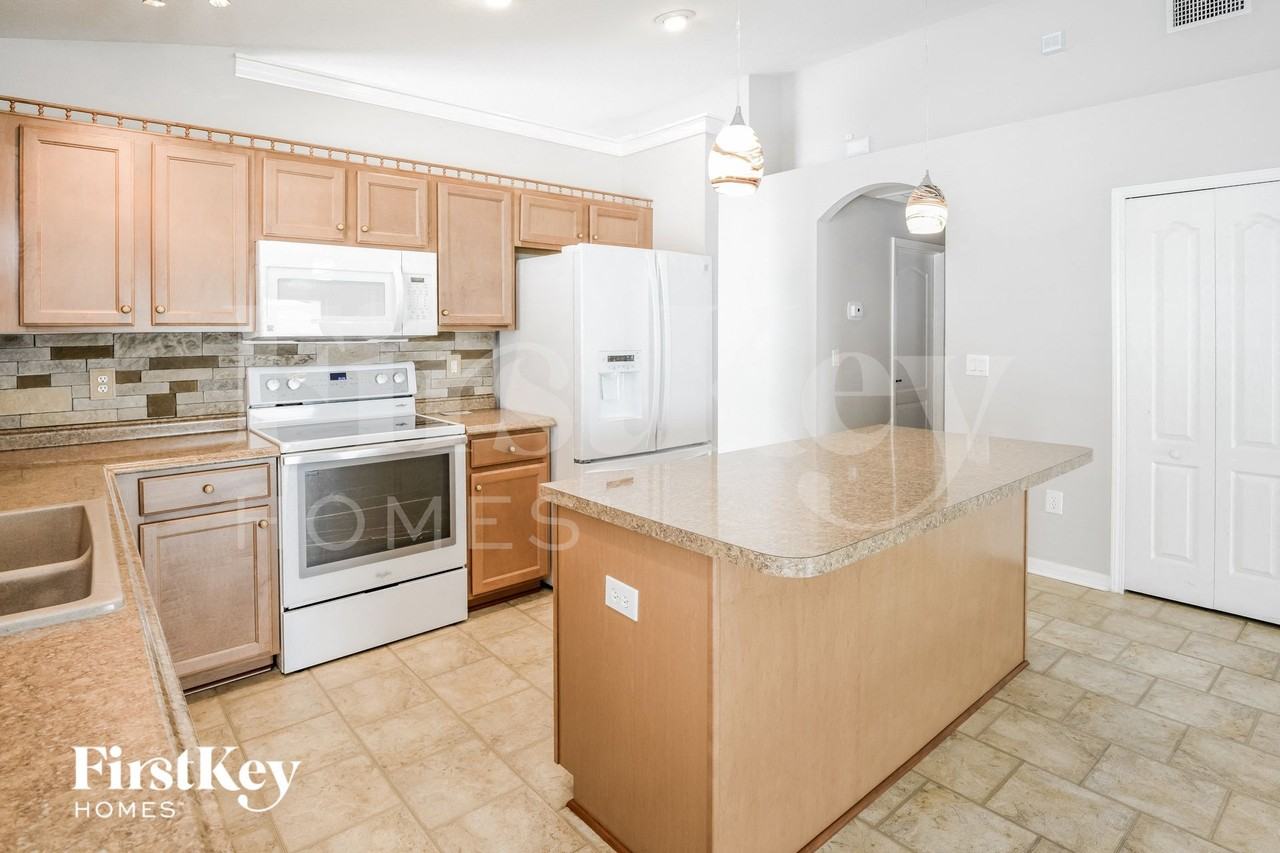 13927 Chalk Hill Pl - Photo 6 of 15