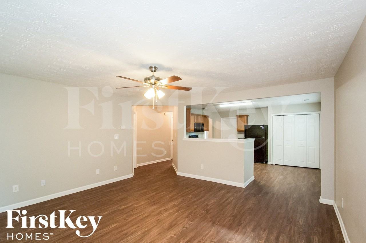 1392 Alcovy Falls Dr - Photo 2 of 15